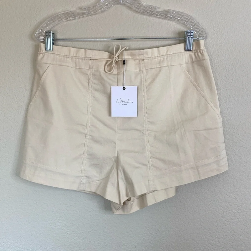 L’Academie shorts women’s small ivory NWT